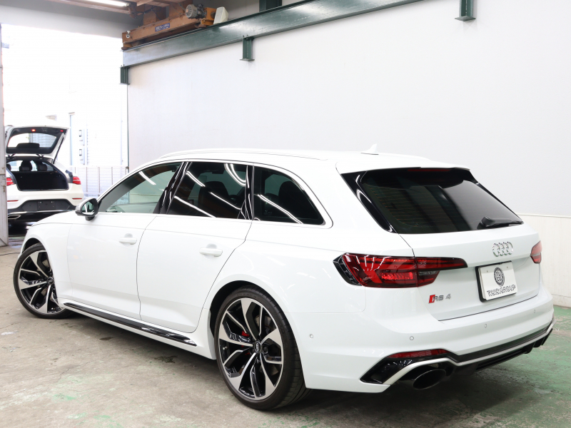 アウディ RS4アバント 2.9 ｸﾜﾄﾛ RSﾃﾞｻﾞｲﾝPKG ACC ADVｷｰ ｻｲﾄﾞA 黒革 MMIﾅﾋﾞ Apple CarPlay B&Oｻｳﾝﾄﾞ ﾊﾞｰﾁｬﾙｺｯｸﾋﾟｯﾄ ﾏﾄﾘｸｯｽLEDﾗｲﾄ 360°ｶﾒﾗ ｵｰﾄﾃｰﾙｹﾞｰﾄ ﾚｯﾄﾞｷｬﾘﾊﾟｰ RSｽﾎﾟｰﾂｴｷｿﾞｰｽﾄ 　2年保証