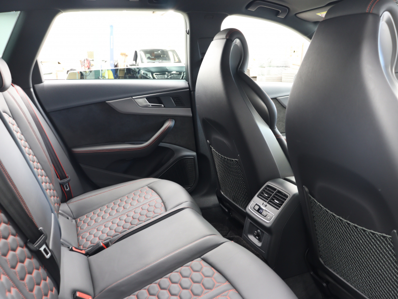 アウディ RS4アバント 2.9 ｸﾜﾄﾛ RSﾃﾞｻﾞｲﾝPKG ACC ADVｷｰ ｻｲﾄﾞA 黒革 MMIﾅﾋﾞ Apple CarPlay B&Oｻｳﾝﾄﾞ ﾊﾞｰﾁｬﾙｺｯｸﾋﾟｯﾄ ﾏﾄﾘｸｯｽLEDﾗｲﾄ 360°ｶﾒﾗ ｵｰﾄﾃｰﾙｹﾞｰﾄ ﾚｯﾄﾞｷｬﾘﾊﾟｰ RSｽﾎﾟｰﾂｴｷｿﾞｰｽﾄ 　2年保証