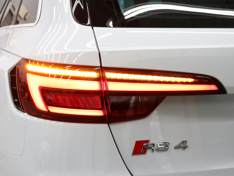 アウディ RS4アバント 2.9 ｸﾜﾄﾛ RSﾃﾞｻﾞｲﾝPKG ACC ADVｷｰ ｻｲﾄﾞA 黒革 MMIﾅﾋﾞ Apple CarPlay B&Oｻｳﾝﾄﾞ ﾊﾞｰﾁｬﾙｺｯｸﾋﾟｯﾄ ﾏﾄﾘｸｯｽLEDﾗｲﾄ 360°ｶﾒﾗ ｵｰﾄﾃｰﾙｹﾞｰﾄ ﾚｯﾄﾞｷｬﾘﾊﾟｰ RSｽﾎﾟｰﾂｴｷｿﾞｰｽﾄ 　2年保証