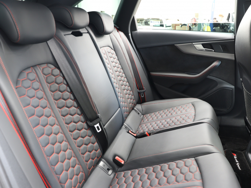 アウディ RS4アバント 2.9 ｸﾜﾄﾛ RSﾃﾞｻﾞｲﾝPKG ACC ADVｷｰ ｻｲﾄﾞA 黒革 MMIﾅﾋﾞ Apple CarPlay B&Oｻｳﾝﾄﾞ ﾊﾞｰﾁｬﾙｺｯｸﾋﾟｯﾄ ﾏﾄﾘｸｯｽLEDﾗｲﾄ 360°ｶﾒﾗ ｵｰﾄﾃｰﾙｹﾞｰﾄ ﾚｯﾄﾞｷｬﾘﾊﾟｰ RSｽﾎﾟｰﾂｴｷｿﾞｰｽﾄ 　2年保証