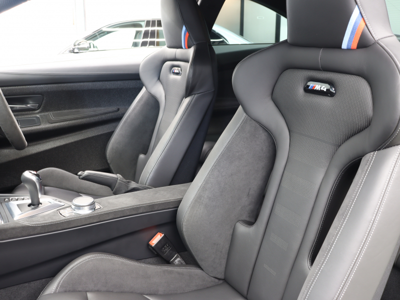 BMW Mシリーズ M4ｸｰﾍﾟCS MDCT  日本限定60台 ｺﾝﾌｫA 黒革ｱﾙｶﾝｺﾝﾋﾞ ｶｰﾎﾞﾝR 専用ｴｱﾛ 専用19＆20AW 　2年保証