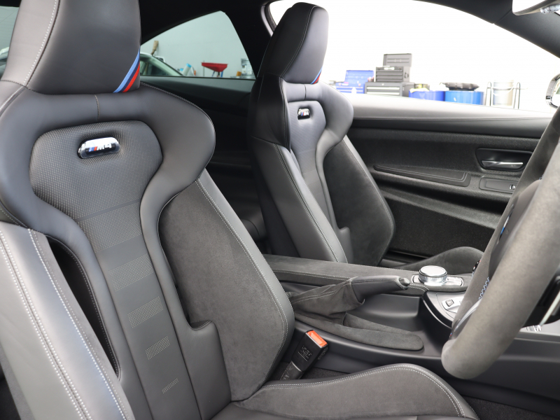 BMW Mシリーズ M4ｸｰﾍﾟCS MDCT  日本限定60台 ｺﾝﾌｫA 黒革ｱﾙｶﾝｺﾝﾋﾞ ｶｰﾎﾞﾝR 専用ｴｱﾛ 専用19＆20AW 　2年保証