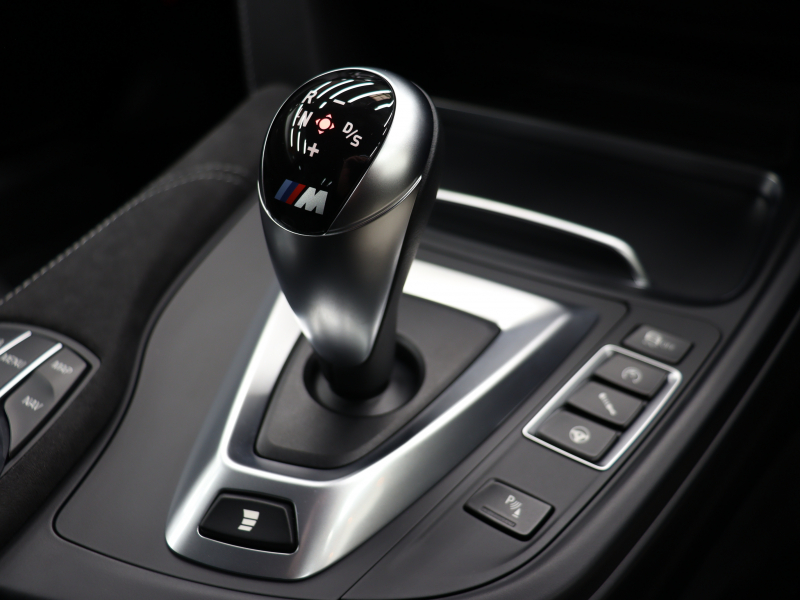 BMW Mシリーズ M4ｸｰﾍﾟCS MDCT  日本限定60台 ｺﾝﾌｫA 黒革ｱﾙｶﾝｺﾝﾋﾞ ｶｰﾎﾞﾝR 専用ｴｱﾛ 専用19＆20AW 　2年保証