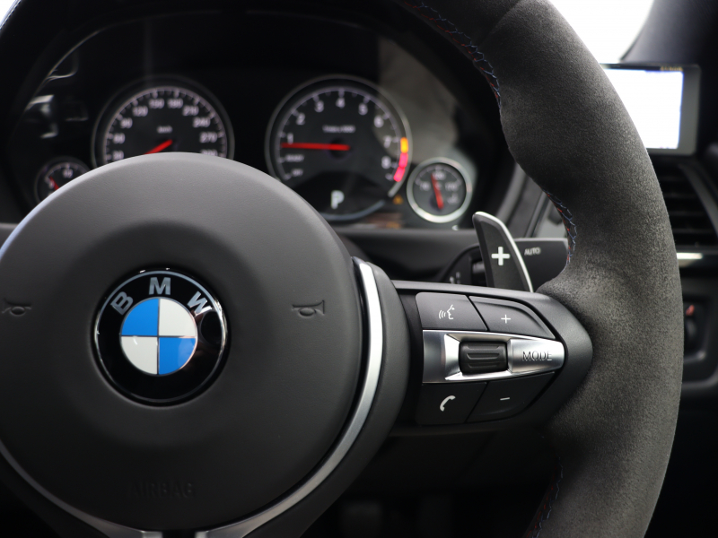 BMW Mシリーズ M4ｸｰﾍﾟCS MDCT  日本限定60台 ｺﾝﾌｫA 黒革ｱﾙｶﾝｺﾝﾋﾞ ｶｰﾎﾞﾝR 専用ｴｱﾛ 専用19＆20AW 　2年保証