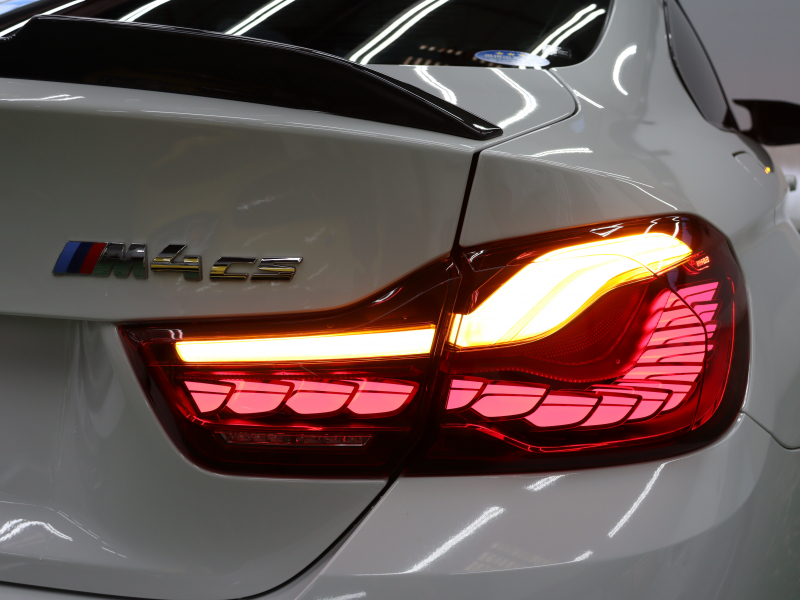 BMW Mシリーズ M4ｸｰﾍﾟCS MDCT  日本限定60台 ｺﾝﾌｫA 黒革ｱﾙｶﾝｺﾝﾋﾞ ｶｰﾎﾞﾝR 専用ｴｱﾛ 専用19＆20AW 　2年保証