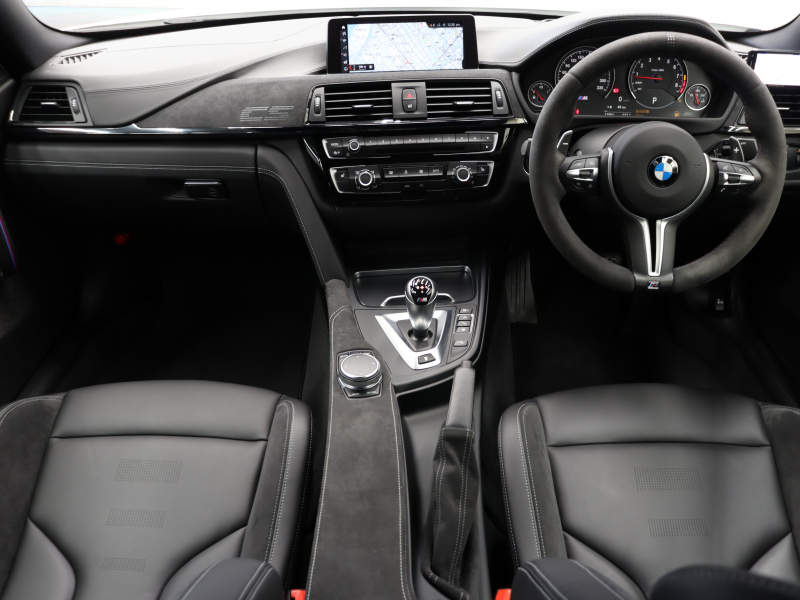 BMW Mシリーズ M4ｸｰﾍﾟCS MDCT  日本限定60台 ｺﾝﾌｫA 黒革ｱﾙｶﾝｺﾝﾋﾞ ｶｰﾎﾞﾝR 専用ｴｱﾛ 専用19＆20AW 　2年保証