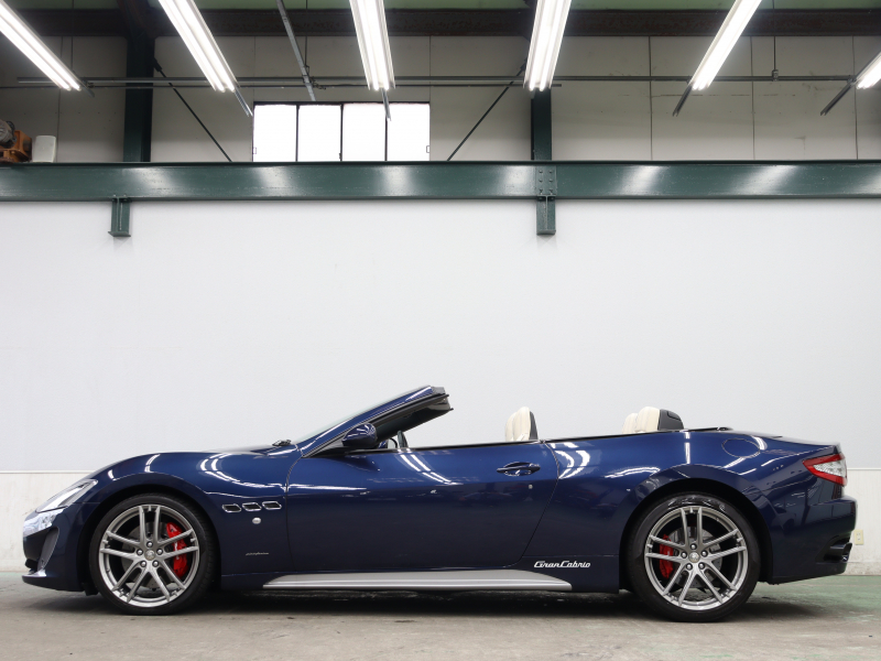 マセラティ グランカブリオ ｽﾎﾟｰﾂ MCｵｰﾄｼﾌﾄ　EBM 右H ﾍﾞｰｼﾞｭ革 ｼｰﾄﾋｰﾀｰ SDﾅﾋﾞ BOSEｻｳﾝﾄﾞ 地ﾃﾞｼﾞ Bｶﾒﾗ ｸﾘｼﾞｵﾀﾞｰｸｸﾛｰﾑｲﾝﾃﾘｱ MCﾃﾞｻﾞｲﾝ20AW　2年保証付