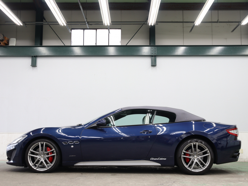 マセラティ グランカブリオ ｽﾎﾟｰﾂ MCｵｰﾄｼﾌﾄ　EBM 右H ﾍﾞｰｼﾞｭ革 ｼｰﾄﾋｰﾀｰ SDﾅﾋﾞ BOSEｻｳﾝﾄﾞ 地ﾃﾞｼﾞ Bｶﾒﾗ ｸﾘｼﾞｵﾀﾞｰｸｸﾛｰﾑｲﾝﾃﾘｱ MCﾃﾞｻﾞｲﾝ20AW　2年保証付