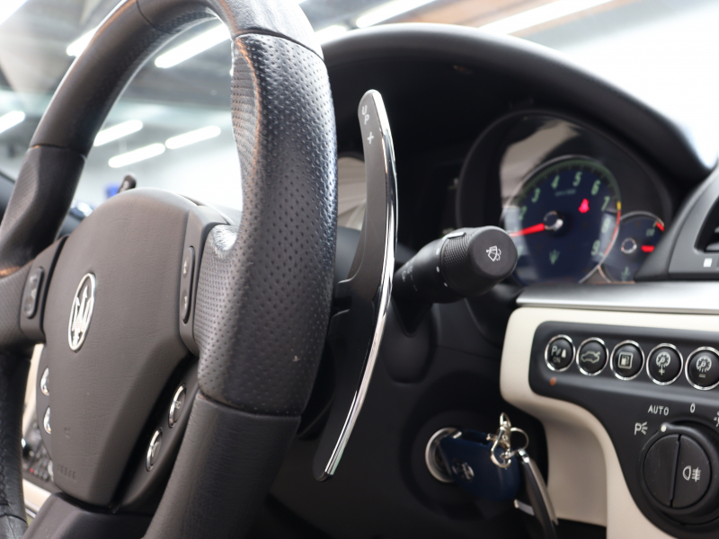 マセラティ グランカブリオ ｽﾎﾟｰﾂ MCｵｰﾄｼﾌﾄ　EBM 右H ﾍﾞｰｼﾞｭ革 ｼｰﾄﾋｰﾀｰ SDﾅﾋﾞ BOSEｻｳﾝﾄﾞ 地ﾃﾞｼﾞ Bｶﾒﾗ ｸﾘｼﾞｵﾀﾞｰｸｸﾛｰﾑｲﾝﾃﾘｱ MCﾃﾞｻﾞｲﾝ20AW　2年保証付