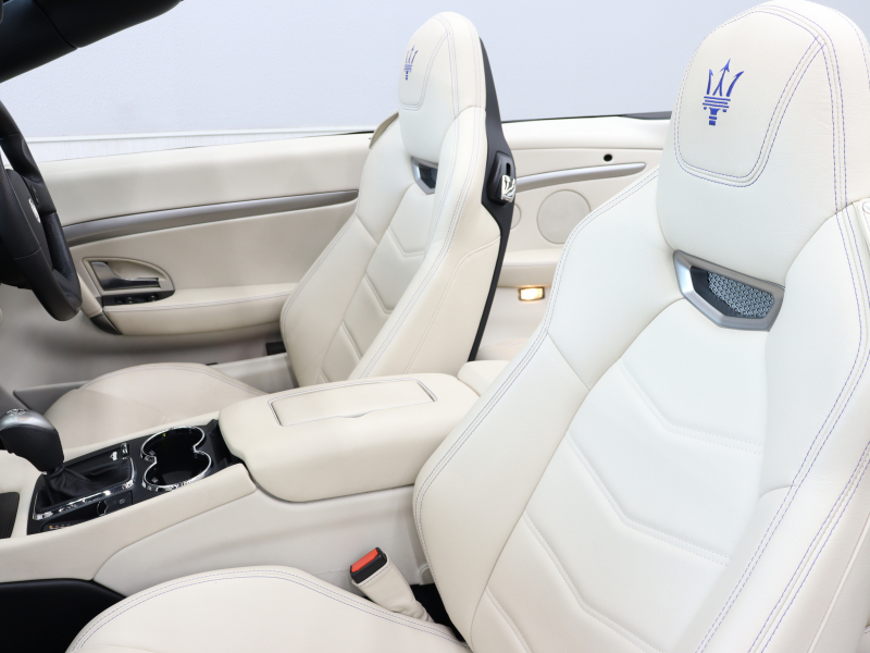 マセラティ グランカブリオ ｽﾎﾟｰﾂ MCｵｰﾄｼﾌﾄ　EBM 右H ﾍﾞｰｼﾞｭ革 ｼｰﾄﾋｰﾀｰ SDﾅﾋﾞ BOSEｻｳﾝﾄﾞ 地ﾃﾞｼﾞ Bｶﾒﾗ ｸﾘｼﾞｵﾀﾞｰｸｸﾛｰﾑｲﾝﾃﾘｱ MCﾃﾞｻﾞｲﾝ20AW　2年保証付