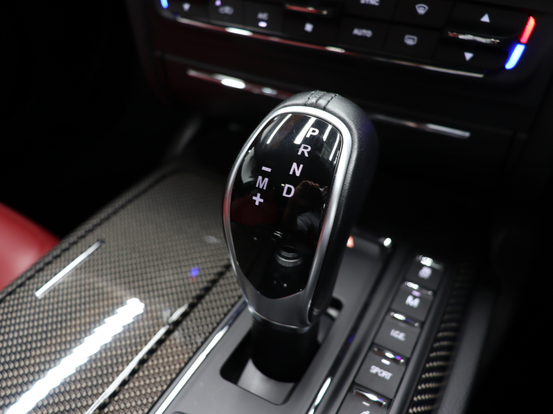 マセラティ ギブリ S　ｶｰﾎﾞﾝｽﾎﾟｰﾂPKG 中期 ｽｶｲﾌｯｸｻｽ ACC BSM Pｽﾀ 赤革 ｼｰﾄﾋｰﾀｰ ｻﾝﾙｰﾌ 純正SDﾅﾋﾞTV BTｵｰﾃﾞｨｵ ｱﾙｶﾝﾀｰﾗﾙｰﾌﾗｲﾅｰ ｶｰﾎﾞﾝｲﾝﾃﾘｱ OPﾁﾀｰﾉ21AW　2年保証付