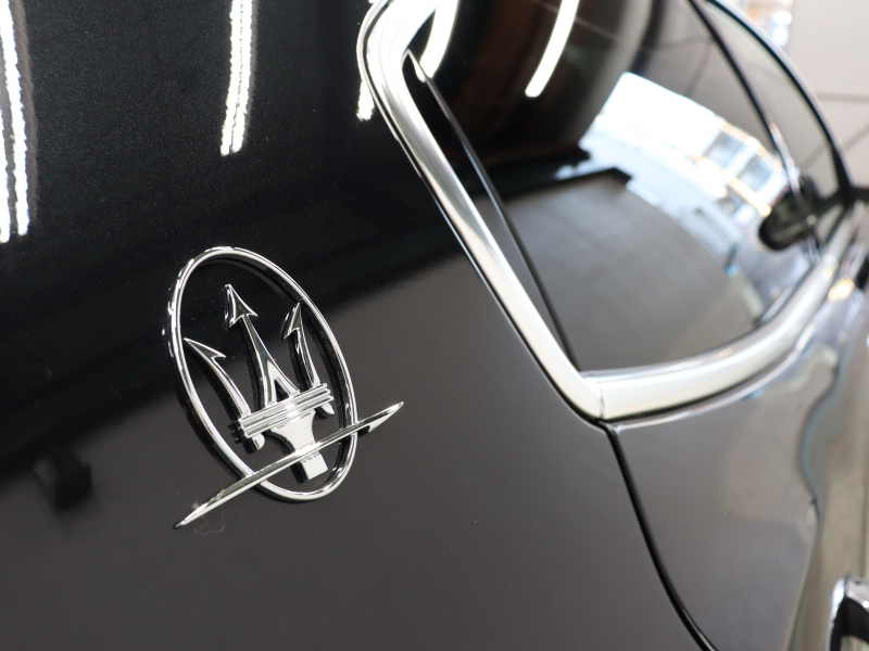 マセラティ ギブリ S　ｶｰﾎﾞﾝｽﾎﾟｰﾂPKG 中期 ｽｶｲﾌｯｸｻｽ ACC BSM Pｽﾀ 赤革 ｼｰﾄﾋｰﾀｰ ｻﾝﾙｰﾌ 純正SDﾅﾋﾞTV BTｵｰﾃﾞｨｵ ｱﾙｶﾝﾀｰﾗﾙｰﾌﾗｲﾅｰ ｶｰﾎﾞﾝｲﾝﾃﾘｱ OPﾁﾀｰﾉ21AW　2年保証付