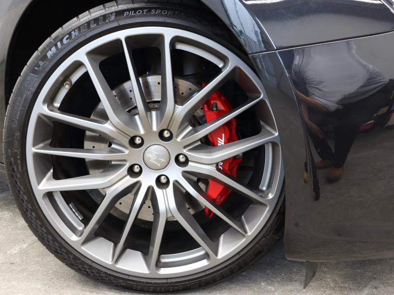 マセラティ ギブリ S　ｶｰﾎﾞﾝｽﾎﾟｰﾂPKG 中期 ｽｶｲﾌｯｸｻｽ ACC BSM Pｽﾀ 赤革 ｼｰﾄﾋｰﾀｰ ｻﾝﾙｰﾌ 純正SDﾅﾋﾞTV BTｵｰﾃﾞｨｵ ｱﾙｶﾝﾀｰﾗﾙｰﾌﾗｲﾅｰ ｶｰﾎﾞﾝｲﾝﾃﾘｱ OPﾁﾀｰﾉ21AW　2年保証付