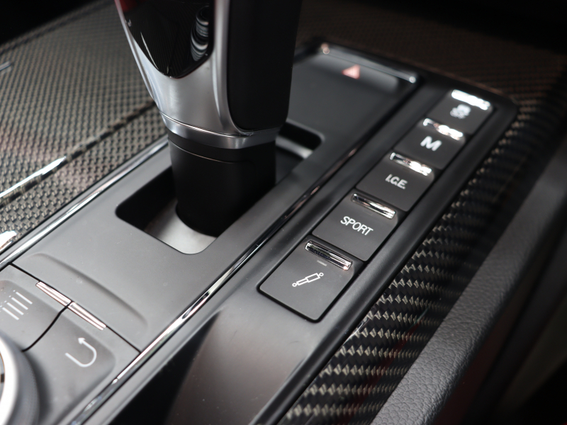 マセラティ ギブリ S　ｶｰﾎﾞﾝｽﾎﾟｰﾂPKG 中期 ｽｶｲﾌｯｸｻｽ ACC BSM Pｽﾀ 赤革 ｼｰﾄﾋｰﾀｰ ｻﾝﾙｰﾌ 純正SDﾅﾋﾞTV BTｵｰﾃﾞｨｵ ｱﾙｶﾝﾀｰﾗﾙｰﾌﾗｲﾅｰ ｶｰﾎﾞﾝｲﾝﾃﾘｱ OPﾁﾀｰﾉ21AW　2年保証付