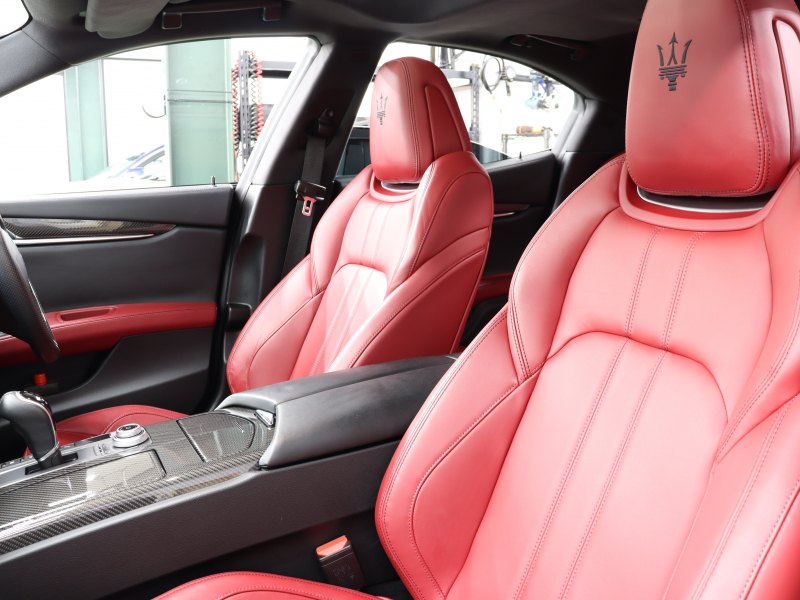 マセラティ ギブリ S　ｶｰﾎﾞﾝｽﾎﾟｰﾂPKG 中期 ｽｶｲﾌｯｸｻｽ ACC BSM Pｽﾀ 赤革 ｼｰﾄﾋｰﾀｰ ｻﾝﾙｰﾌ 純正SDﾅﾋﾞTV BTｵｰﾃﾞｨｵ ｱﾙｶﾝﾀｰﾗﾙｰﾌﾗｲﾅｰ ｶｰﾎﾞﾝｲﾝﾃﾘｱ OPﾁﾀｰﾉ21AW　2年保証付