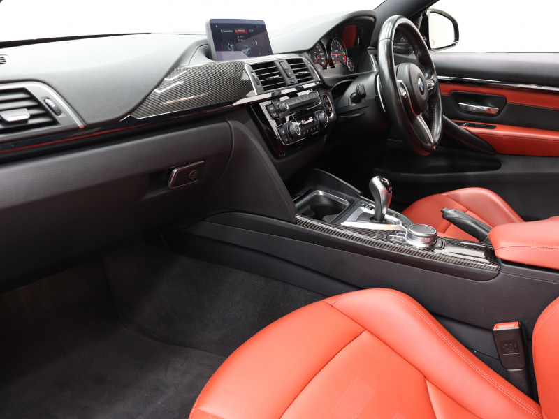 BMW Mシリーズ M4 ｸｰﾍﾟ ｺﾝﾍﾟﾃｨｼｮﾝ　後期LCI LCW ｺﾝﾌｫA 赤革 ｶｰﾎﾞﾝR 純正HDDﾅﾋﾞTV harman/Kardon HUD Bｶﾒﾗ ｲﾝﾃﾘｼﾞｪﾝﾄｾｰﾌﾃｨ ｶｰﾎﾞﾝｲﾝﾃﾘｱ 専用ｴｱﾛ&20AW(ｽﾀｲﾘﾝｸﾞ666M)　2年保証付