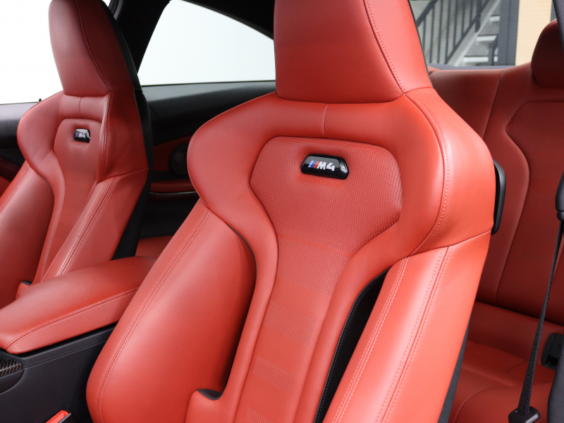 BMW Mシリーズ M4 ｸｰﾍﾟ ｺﾝﾍﾟﾃｨｼｮﾝ　後期LCI LCW ｺﾝﾌｫA 赤革 ｶｰﾎﾞﾝR 純正HDDﾅﾋﾞTV harman/Kardon HUD Bｶﾒﾗ ｲﾝﾃﾘｼﾞｪﾝﾄｾｰﾌﾃｨ ｶｰﾎﾞﾝｲﾝﾃﾘｱ 専用ｴｱﾛ&20AW(ｽﾀｲﾘﾝｸﾞ666M)　2年保証付