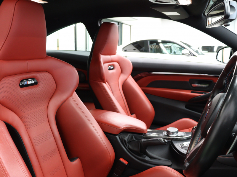 BMW Mシリーズ M4 ｸｰﾍﾟ ｺﾝﾍﾟﾃｨｼｮﾝ　後期LCI LCW ｺﾝﾌｫA 赤革 ｶｰﾎﾞﾝR 純正HDDﾅﾋﾞTV harman/Kardon HUD Bｶﾒﾗ ｲﾝﾃﾘｼﾞｪﾝﾄｾｰﾌﾃｨ ｶｰﾎﾞﾝｲﾝﾃﾘｱ 専用ｴｱﾛ&20AW(ｽﾀｲﾘﾝｸﾞ666M)　2年保証付