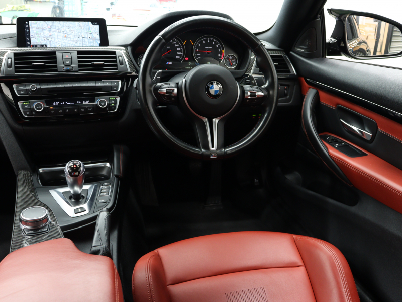 BMW Mシリーズ M4 ｸｰﾍﾟ ｺﾝﾍﾟﾃｨｼｮﾝ　後期LCI LCW ｺﾝﾌｫA 赤革 ｶｰﾎﾞﾝR 純正HDDﾅﾋﾞTV harman/Kardon HUD Bｶﾒﾗ ｲﾝﾃﾘｼﾞｪﾝﾄｾｰﾌﾃｨ ｶｰﾎﾞﾝｲﾝﾃﾘｱ 専用ｴｱﾛ&20AW(ｽﾀｲﾘﾝｸﾞ666M)　2年保証付