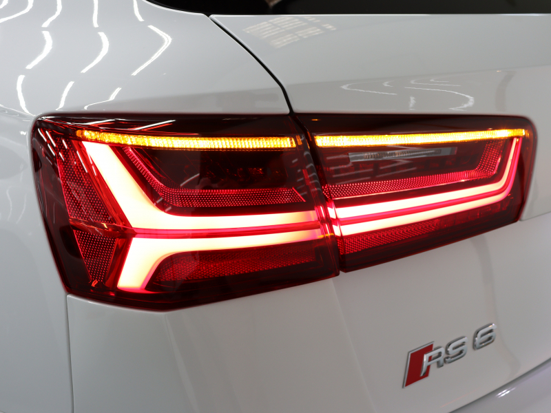 アウディ RS6アバント RS6 ｱﾊﾞﾝﾄ ﾊﾟﾌｫｰﾏﾝｽ ｶｰﾎﾞﾝｽﾀﾘﾝｸﾞPKG　ADVｷｰ 605ps 黒革 ﾊﾟﾉﾗﾏSR ﾅﾋﾞTV Bｶﾒﾗ BOSEｻｳﾝﾄﾞ HUD LEDﾍｯﾄﾞﾗｲﾄ  ｵｰﾄﾃｰﾙｹﾞｰﾄ ﾚｯﾄﾞｷｬﾘﾊﾟｰ ﾄﾞﾘﾙﾄﾞﾛｰﾀｰ ｶｰﾎﾞﾝｲﾝﾃﾘｱﾄﾘﾑ 純正21AW　2年保証