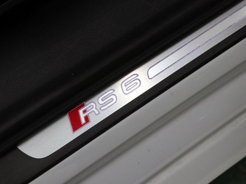 アウディ RS6アバント RS6 ｱﾊﾞﾝﾄ ﾊﾟﾌｫｰﾏﾝｽ ｶｰﾎﾞﾝｽﾀﾘﾝｸﾞPKG　ADVｷｰ 605ps 黒革 ﾊﾟﾉﾗﾏSR ﾅﾋﾞTV Bｶﾒﾗ BOSEｻｳﾝﾄﾞ HUD LEDﾍｯﾄﾞﾗｲﾄ  ｵｰﾄﾃｰﾙｹﾞｰﾄ ﾚｯﾄﾞｷｬﾘﾊﾟｰ ﾄﾞﾘﾙﾄﾞﾛｰﾀｰ ｶｰﾎﾞﾝｲﾝﾃﾘｱﾄﾘﾑ 純正21AW　2年保証