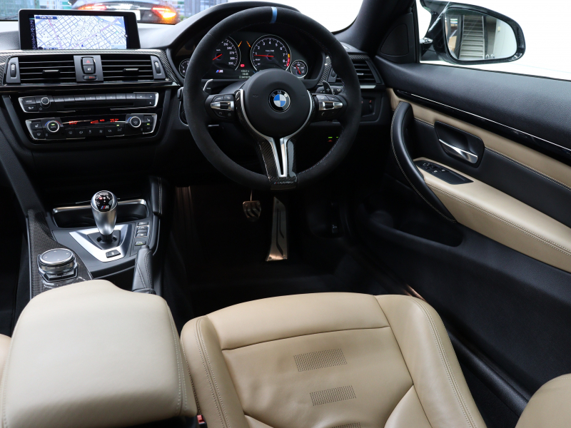 BMW Mシリーズ M4ｸｰﾍﾟ Mﾊﾟﾌｫｰﾏﾝｽｴﾃﾞｨｼｮﾝ　国内17台限定車 ｺﾝﾌｫA ﾍﾞｰｼﾞｭ革 ｶｰﾎﾞﾝR ﾅﾋﾞTV ﾍｯﾄﾞｱｯﾌﾟD LEDﾍｯﾄﾞﾗｲﾄ Mﾊﾟﾌｫｰﾏﾝｽｶｰﾎﾞﾝｴｱﾛ&ﾄﾗﾝｸｽﾎﾟｲﾗｰ OP19AW(ｽﾀｲﾘﾝｸﾞ437)　2年保証