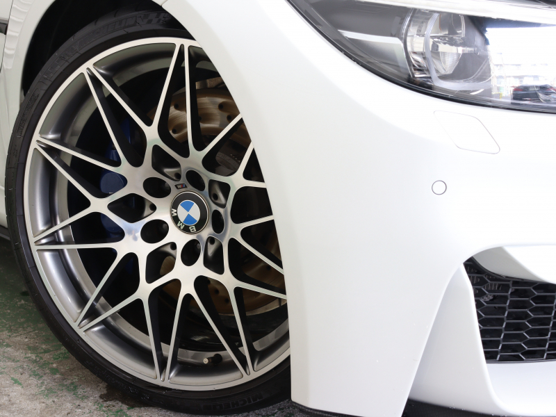 BMW Mシリーズ M3 ｺﾝﾍﾟﾃｨｼｮﾝ　後期LCI LCW ｲﾝﾃﾘｼﾞｪﾝﾄS ｺﾝﾌｫA 黒革 ｶｰﾎﾞﾝR IdriveﾅﾋﾞTV harman/Kardon HUD Bｶﾒﾗ ｶｰﾎﾞﾝｲﾝﾃﾘｱ Mｻｽﾍﾟﾝｼｮﾝ 専用ｴｱﾛ&20AW(ｽﾀｲﾘﾝｸﾞ666M) ｵﾌﾟｼｮﾝｶﾗｰ　2年保証付