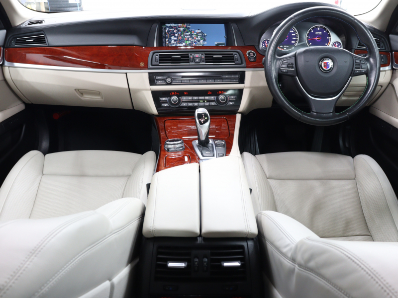 アルピナ D5 ﾀｰﾎﾞﾘﾑｼﾞﾝ　LCIﾓﾃﾞﾙ 白革 ｻﾝﾙｰﾌ 純正ﾅﾋﾞ BTｵｰﾃﾞｨｵ harman/kardon Bｶﾒﾗ ﾐﾙﾃｳｯﾄﾞｲﾝﾃﾘｱ ｱﾀﾞﾌﾟﾃｨﾌﾞLEDﾍｯﾄﾞﾗｲﾄ  20ｲﾝﾁｸﾗｼｯｸAW 有償色　2年保証付