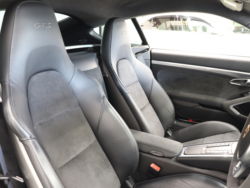 ポルシェ ケイマン GTS ｽﾎﾟｰﾂｸﾛﾉPKG　正規D ﾌﾞﾗｯｸｺﾝﾋﾞﾚｻﾞｰ ｱﾙｶﾝﾀｰﾗﾙｰﾌﾗｲﾅｰ ｸﾗﾘｵﾝﾅﾋﾞ Bｶﾒﾗ PDLSｷｾﾉﾝﾗｲﾄ 可変ｳｨﾝｸﾞ ｽﾎﾟｴｸﾞ 20ｲﾝﾁAW PCCB　2年保証付