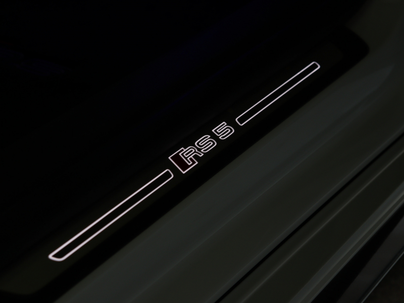 アウディ RS5 ｽﾎﾟｰﾂﾊﾞｯｸ ｸﾜﾄﾛ RSﾃﾞｻﾞｲﾝ&ｶｰﾎﾞﾝｽﾀｲﾘﾝｸﾞ&ｱｼｽﾀﾝｽPKG　ACC ｻｲﾄﾞA ADVｷｰ 黒革 ﾊﾟﾉﾗﾏSR MMIﾅﾋﾞ B&Oｻｳﾝﾄﾞ ﾏﾄﾘｯｸｽLED ﾊﾞｰﾁｬﾙｺｸﾋﾟｯﾄ  ｱﾙｶﾝﾀｰﾗｽﾃｱ RSｽﾎﾟｰﾂEX 20AW　2年保証