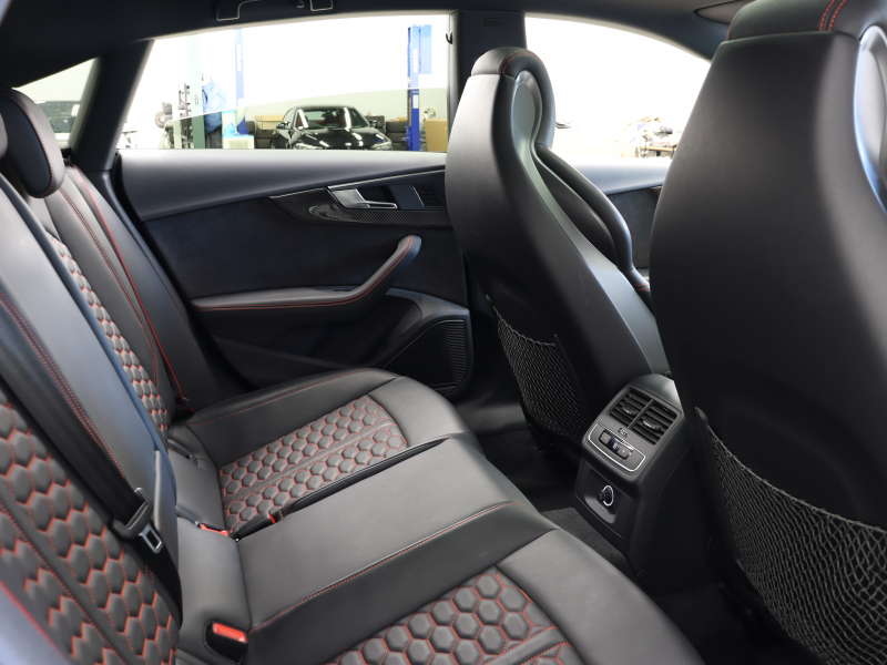 アウディ RS5 ｽﾎﾟｰﾂﾊﾞｯｸ ｸﾜﾄﾛ RSﾃﾞｻﾞｲﾝ&ｶｰﾎﾞﾝｽﾀｲﾘﾝｸﾞ&ｱｼｽﾀﾝｽPKG　ACC ｻｲﾄﾞA ADVｷｰ 黒革 ﾊﾟﾉﾗﾏSR MMIﾅﾋﾞ B&Oｻｳﾝﾄﾞ ﾏﾄﾘｯｸｽLED ﾊﾞｰﾁｬﾙｺｸﾋﾟｯﾄ  ｱﾙｶﾝﾀｰﾗｽﾃｱ RSｽﾎﾟｰﾂEX 20AW　2年保証