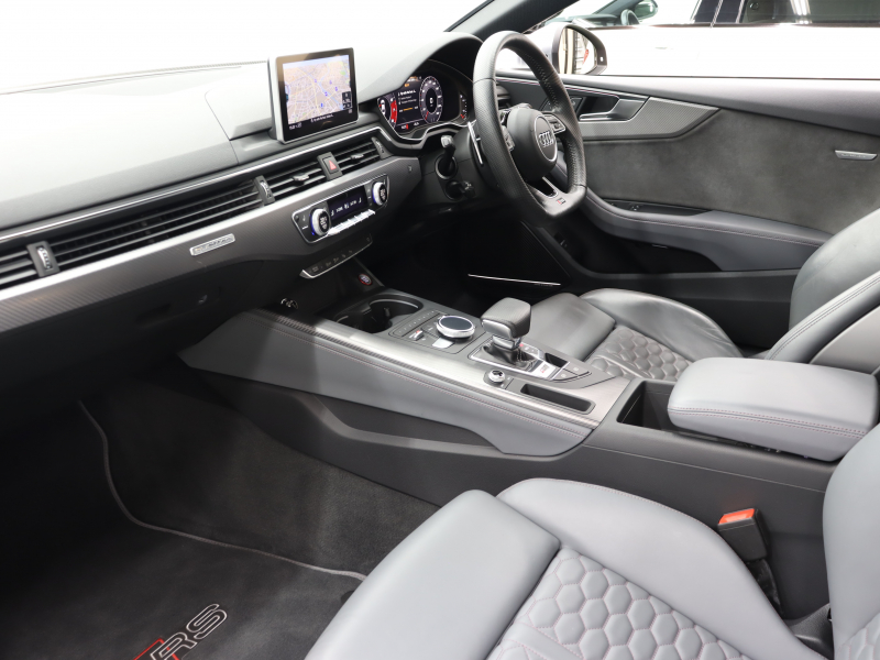 アウディ RS5 ｸｰﾍﾟ  2.9 ｸﾜﾄﾛ ｱｼｽﾀﾝｽPKG ｶｰﾎﾞﾝｽﾀｲﾘﾝｸﾞPKG　ACC ADVｷｰ 黒革 MMIﾅﾋﾞ ﾊﾞｰﾁｬﾙｺｸﾋﾟｯﾄ 360°ｶﾒﾗ B&Oｻｳﾝﾄﾞ ﾏﾄﾘｯｸｽLED ﾃﾞｺﾗﾃｨﾌﾞｶｰﾎﾞﾝﾊﾟﾈﾙ 20ｲﾝﾁAW 赤ｷｬﾘﾊﾟｰ RSｽﾎﾟｰﾂEX 　2年保証
