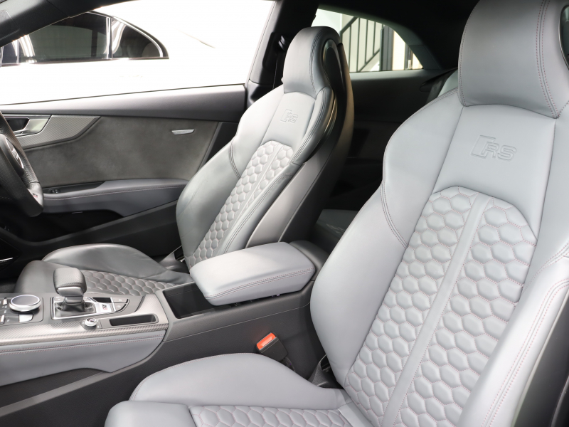 アウディ RS5 ｸｰﾍﾟ  2.9 ｸﾜﾄﾛ ｱｼｽﾀﾝｽPKG ｶｰﾎﾞﾝｽﾀｲﾘﾝｸﾞPKG　ACC ADVｷｰ 黒革 MMIﾅﾋﾞ ﾊﾞｰﾁｬﾙｺｸﾋﾟｯﾄ 360°ｶﾒﾗ B&Oｻｳﾝﾄﾞ ﾏﾄﾘｯｸｽLED ﾃﾞｺﾗﾃｨﾌﾞｶｰﾎﾞﾝﾊﾟﾈﾙ 20ｲﾝﾁAW 赤ｷｬﾘﾊﾟｰ RSｽﾎﾟｰﾂEX 　2年保証