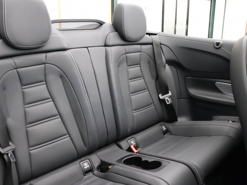 AMG Eクラス E53ｶﾌﾞﾘｵﾚ 4MATIC+ ｴｸｽｸﾙｰｼﾌﾞ& ﾚｰﾀﾞｰSP　後期ﾓﾃﾞﾙ ISG搭載  黒革 ﾍﾞﾝﾁﾚｰﾀｰ ｴｱｽｶｰﾌ ﾘﾗｸｾﾞｰｼｮﾝ機能 赤幌 ﾅﾋﾞTV CarPlay ﾌﾞﾙﾒｽﾀｰS  HUD 360ｶﾒﾗ ﾜｲﾔﾚｽﾁｬｰｼﾞﾝｸﾞ AMGｴｱﾛ&20AW　2年保証