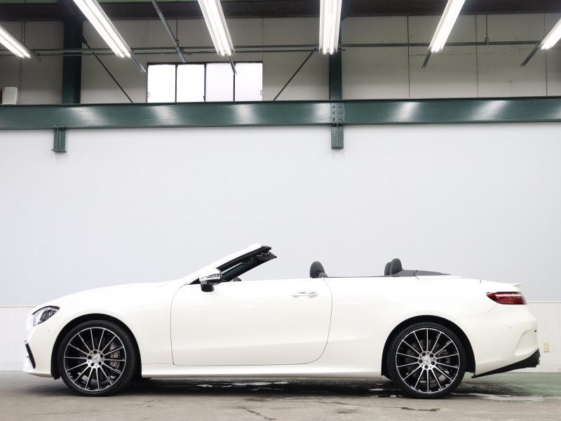 AMG Eクラス E53ｶﾌﾞﾘｵﾚ 4MATIC+ ｴｸｽｸﾙｰｼﾌﾞ& ﾚｰﾀﾞｰSP　後期ﾓﾃﾞﾙ ISG搭載  黒革 ﾍﾞﾝﾁﾚｰﾀｰ ｴｱｽｶｰﾌ ﾘﾗｸｾﾞｰｼｮﾝ機能 赤幌 ﾅﾋﾞTV CarPlay ﾌﾞﾙﾒｽﾀｰS  HUD 360ｶﾒﾗ ﾜｲﾔﾚｽﾁｬｰｼﾞﾝｸﾞ AMGｴｱﾛ&20AW　2年保証