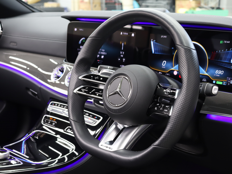 AMG Eクラス E53ｶﾌﾞﾘｵﾚ 4MATIC+ ｴｸｽｸﾙｰｼﾌﾞ& ﾚｰﾀﾞｰSP　後期ﾓﾃﾞﾙ ISG搭載  黒革 ﾍﾞﾝﾁﾚｰﾀｰ ｴｱｽｶｰﾌ ﾘﾗｸｾﾞｰｼｮﾝ機能 赤幌 ﾅﾋﾞTV CarPlay ﾌﾞﾙﾒｽﾀｰS  HUD 360ｶﾒﾗ ﾜｲﾔﾚｽﾁｬｰｼﾞﾝｸﾞ AMGｴｱﾛ&20AW　2年保証