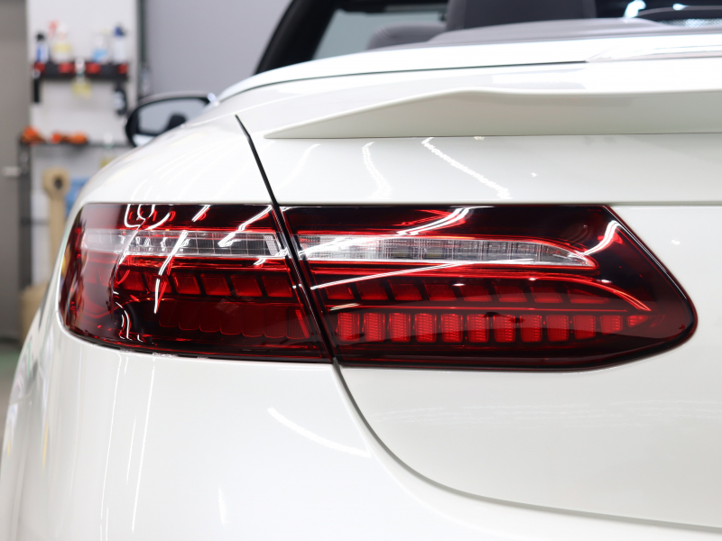 AMG Eクラス E53ｶﾌﾞﾘｵﾚ 4MATIC+ ｴｸｽｸﾙｰｼﾌﾞ& ﾚｰﾀﾞｰSP　後期ﾓﾃﾞﾙ ISG搭載  黒革 ﾍﾞﾝﾁﾚｰﾀｰ ｴｱｽｶｰﾌ ﾘﾗｸｾﾞｰｼｮﾝ機能 赤幌 ﾅﾋﾞTV CarPlay ﾌﾞﾙﾒｽﾀｰS  HUD 360ｶﾒﾗ ﾜｲﾔﾚｽﾁｬｰｼﾞﾝｸﾞ AMGｴｱﾛ&20AW　2年保証