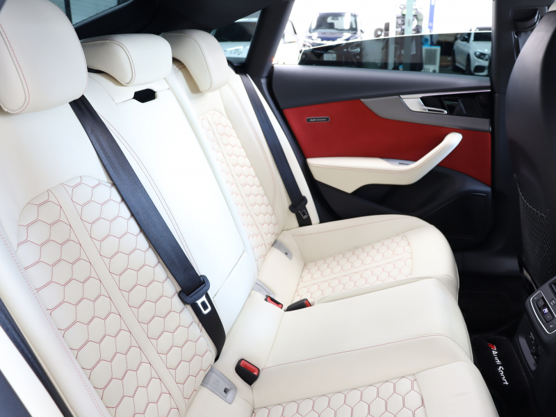 アウディ RS5 RS5 ｽﾎﾟｰﾂﾊﾞｯｸ  ｸﾜﾄﾛ ｱｳﾃﾞｨｴｸｽｸﾙｰｼﾌﾞ ｺﾝﾌｫｰﾄPKG　1ｵｰﾅｰ 後期ﾓﾃﾞﾙ ｱｳﾃﾞｨﾌﾟﾚｾﾝｽ ＆ｻｲﾄﾞｱｼｽﾄ ﾚｰﾝｱｼｽﾄADVｷｰ 白ﾅｯﾊﾟﾚｻﾞｰｼｰﾄ MMIﾅﾋﾞ ﾌﾙｾｸﾞ 360ｶﾒﾗ ﾏﾄﾘｸｽLED ｽﾃｱﾘﾝｸﾞﾋｰﾀｰ ｶｰﾎﾞﾝﾊﾟﾈﾙ Bang&Olufsen　2年保証