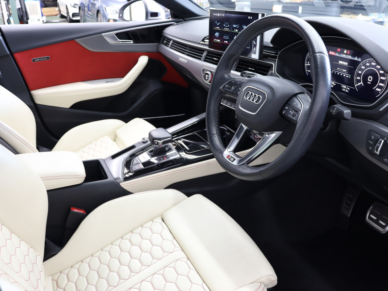 アウディ RS5 RS5 ｽﾎﾟｰﾂﾊﾞｯｸ  ｸﾜﾄﾛ ｱｳﾃﾞｨｴｸｽｸﾙｰｼﾌﾞ ｺﾝﾌｫｰﾄPKG　1ｵｰﾅｰ 後期ﾓﾃﾞﾙ ｱｳﾃﾞｨﾌﾟﾚｾﾝｽ ＆ｻｲﾄﾞｱｼｽﾄ ﾚｰﾝｱｼｽﾄADVｷｰ 白ﾅｯﾊﾟﾚｻﾞｰｼｰﾄ MMIﾅﾋﾞ ﾌﾙｾｸﾞ 360ｶﾒﾗ ﾏﾄﾘｸｽLED ｽﾃｱﾘﾝｸﾞﾋｰﾀｰ ｶｰﾎﾞﾝﾊﾟﾈﾙ Bang&Olufsen　2年保証