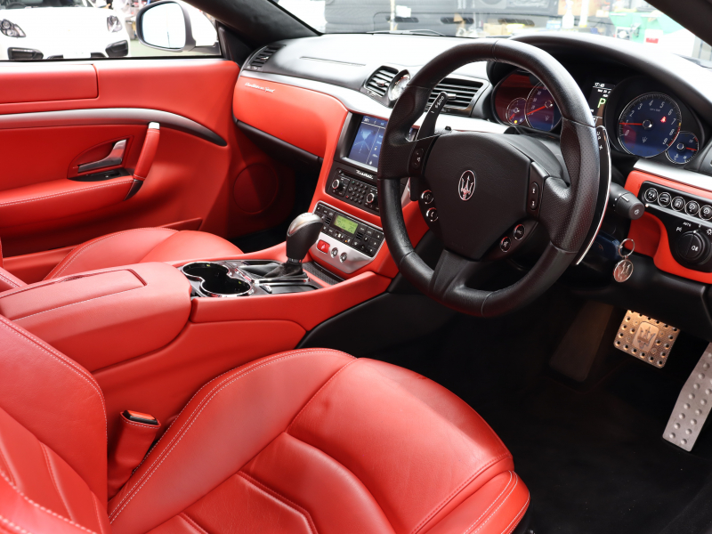 マセラティ グランツーリズモ ｽﾎﾟｰﾂ MCｵｰﾄｼﾌﾄ　赤革 ｼｰﾄﾋｰﾀｰ ﾅﾋﾞTV BTｵｰﾃﾞｨｵ Bｶﾒﾗ ｷｾﾉﾝ  ｼﾌﾄﾊﾟﾄﾞﾙ ﾚｯﾄﾞｷｬﾘﾊﾟｰ ｱｽﾄﾄﾃﾞｻﾞｲﾝ20ｲﾝﾁAW　2年保証