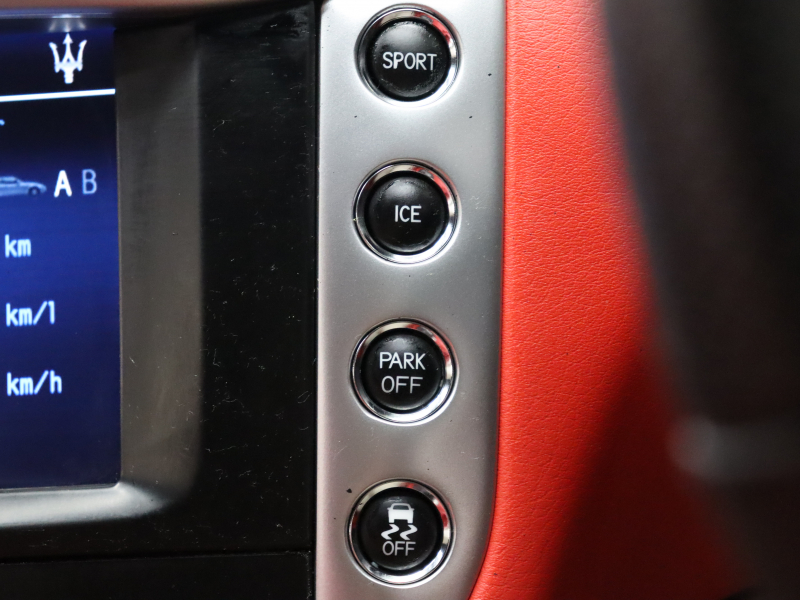 マセラティ グランツーリズモ ｽﾎﾟｰﾂ MCｵｰﾄｼﾌﾄ　赤革 ｼｰﾄﾋｰﾀｰ ﾅﾋﾞTV BTｵｰﾃﾞｨｵ Bｶﾒﾗ ｷｾﾉﾝ  ｼﾌﾄﾊﾟﾄﾞﾙ ﾚｯﾄﾞｷｬﾘﾊﾟｰ ｱｽﾄﾄﾃﾞｻﾞｲﾝ20ｲﾝﾁAW　2年保証