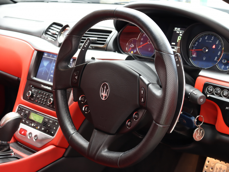 マセラティ グランツーリズモ ｽﾎﾟｰﾂ MCｵｰﾄｼﾌﾄ　赤革 ｼｰﾄﾋｰﾀｰ ﾅﾋﾞTV BTｵｰﾃﾞｨｵ Bｶﾒﾗ ｷｾﾉﾝ  ｼﾌﾄﾊﾟﾄﾞﾙ ﾚｯﾄﾞｷｬﾘﾊﾟｰ ｱｽﾄﾄﾃﾞｻﾞｲﾝ20ｲﾝﾁAW　2年保証