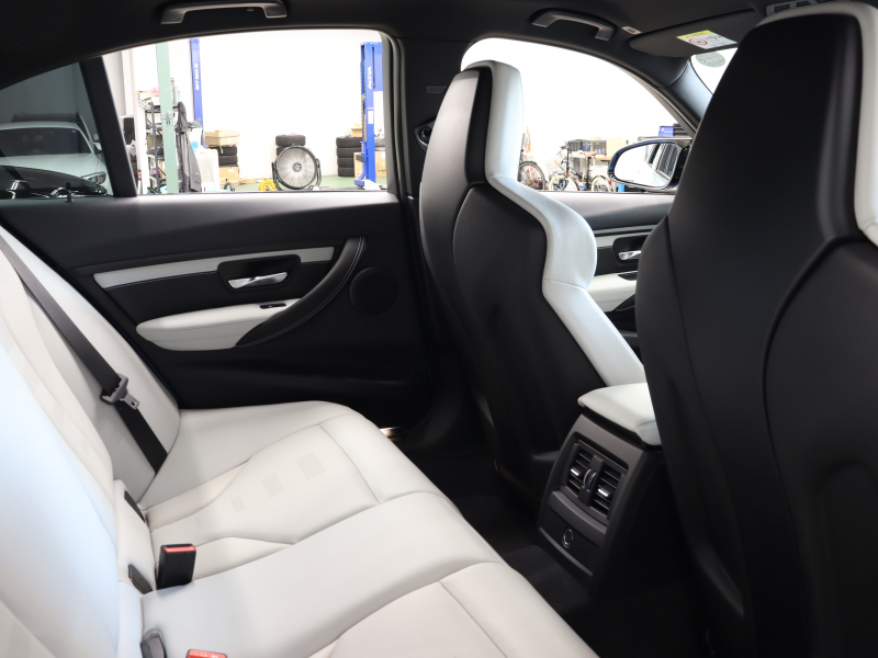 BMW Mシリーズ M3 MDCT　ｺﾝﾌｫｰﾄA ｲﾝﾃﾘｼﾞｪﾝﾄS 白革ｼｰﾄ Iriveﾅﾋﾞ TV Bluetooth Bｶﾒﾗ ﾍｯﾄﾞｱｯﾌﾟD LEDﾍｯﾄﾞﾗｲﾄ Mｴｱﾛ&19AW(ｽﾀｲﾘﾝｸﾞ437M)　2年保証付