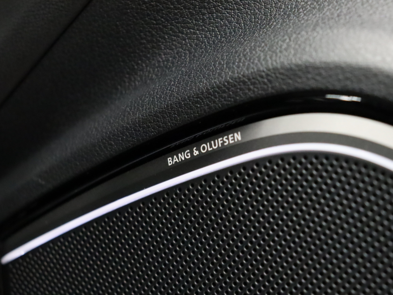 アウディ RS3 ｽﾎﾟｰﾂﾊﾞｯｸ ﾍﾞｰｽｸﾞﾚｰﾄﾞ ﾏｯﾄｱﾙﾐﾆｳﾑｽﾀｲﾘﾝｸﾞP　ADVｷｰ Audiﾏｸﾞﾈﾃｨｯｸﾗｲﾄﾞ 黒革ｼｰﾄ MMIﾅﾋﾞTV Bang&Olufsen Bluetooth Bｶﾒﾗ ﾏﾄﾘｸｽLEDﾗｲﾄ ﾊﾞｰﾁｬﾙｺｸﾋﾟｯﾄ 19AW　2年保証付