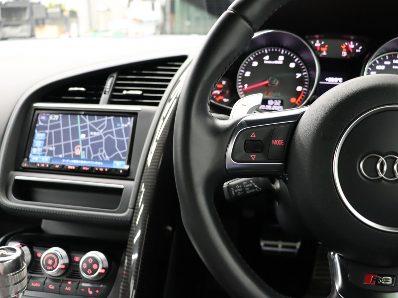 アウディ R8 4.2FSI ｸﾜﾄﾛ ｴｸｽｸﾙｰｼﾌﾞ&ﾚｻﾞｰPKG　後期ﾓﾃﾞﾙ 黒革 純正ﾅﾋﾞTV Bｶﾒﾗ Bluetooth ｶｰﾎﾞﾝﾃﾞｺﾗﾃｨﾌﾞﾊﾟﾈﾙ ｶｰﾎﾞﾝｼｸﾞﾏｻｲﾄﾞﾌﾞﾚｰｷ ｶｰﾎﾞﾝﾄﾞｱﾐﾗｰﾊｳｼﾞﾝｸﾞ LEDﾍｯﾄﾞﾗｲﾄ PTS ｸﾙｺﾝ 可変ﾊﾞﾙﾌﾞ 19ｲﾝﾁ5ｽﾎﾟｰｸAW(ﾁﾀﾝﾙｯｸ)