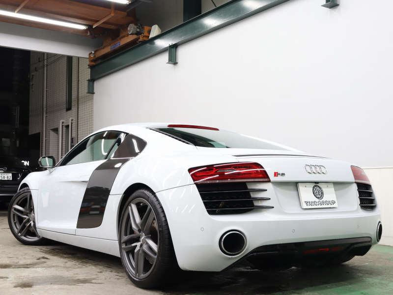 アウディ R8 4.2FSI ｸﾜﾄﾛ ｴｸｽｸﾙｰｼﾌﾞ&ﾚｻﾞｰPKG　後期ﾓﾃﾞﾙ 黒革 純正ﾅﾋﾞTV Bｶﾒﾗ Bluetooth ｶｰﾎﾞﾝﾃﾞｺﾗﾃｨﾌﾞﾊﾟﾈﾙ ｶｰﾎﾞﾝｼｸﾞﾏｻｲﾄﾞﾌﾞﾚｰｷ ｶｰﾎﾞﾝﾄﾞｱﾐﾗｰﾊｳｼﾞﾝｸﾞ LEDﾍｯﾄﾞﾗｲﾄ PTS ｸﾙｺﾝ 可変ﾊﾞﾙﾌﾞ 19ｲﾝﾁ5ｽﾎﾟｰｸAW(ﾁﾀﾝﾙｯｸ)