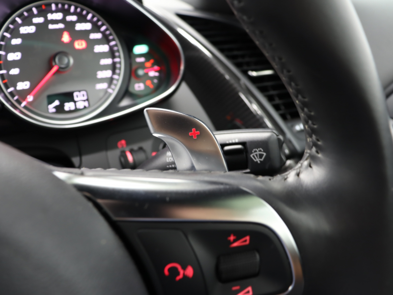 アウディ R8 4.2FSI ｸﾜﾄﾛ ｴｸｽｸﾙｰｼﾌﾞ&ﾚｻﾞｰPKG　後期ﾓﾃﾞﾙ 黒革 純正ﾅﾋﾞTV Bｶﾒﾗ Bluetooth ｶｰﾎﾞﾝﾃﾞｺﾗﾃｨﾌﾞﾊﾟﾈﾙ ｶｰﾎﾞﾝｼｸﾞﾏｻｲﾄﾞﾌﾞﾚｰｷ ｶｰﾎﾞﾝﾄﾞｱﾐﾗｰﾊｳｼﾞﾝｸﾞ LEDﾍｯﾄﾞﾗｲﾄ PTS ｸﾙｺﾝ 可変ﾊﾞﾙﾌﾞ 19ｲﾝﾁ5ｽﾎﾟｰｸAW(ﾁﾀﾝﾙｯｸ)