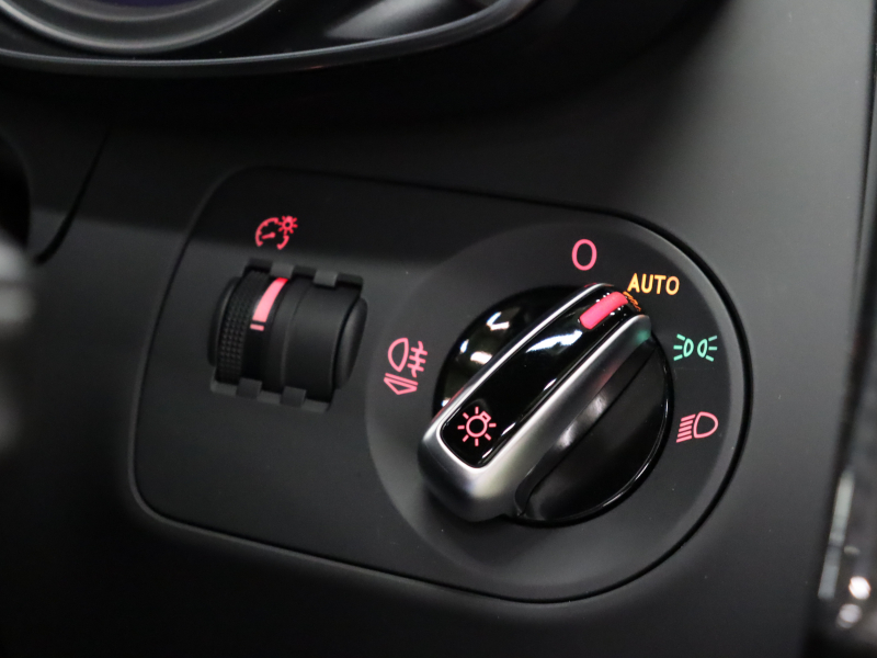 アウディ R8 4.2FSI ｸﾜﾄﾛ ｴｸｽｸﾙｰｼﾌﾞ&ﾚｻﾞｰPKG　後期ﾓﾃﾞﾙ 黒革 純正ﾅﾋﾞTV Bｶﾒﾗ Bluetooth ｶｰﾎﾞﾝﾃﾞｺﾗﾃｨﾌﾞﾊﾟﾈﾙ ｶｰﾎﾞﾝｼｸﾞﾏｻｲﾄﾞﾌﾞﾚｰｷ ｶｰﾎﾞﾝﾄﾞｱﾐﾗｰﾊｳｼﾞﾝｸﾞ LEDﾍｯﾄﾞﾗｲﾄ PTS ｸﾙｺﾝ 可変ﾊﾞﾙﾌﾞ 19ｲﾝﾁ5ｽﾎﾟｰｸAW(ﾁﾀﾝﾙｯｸ)