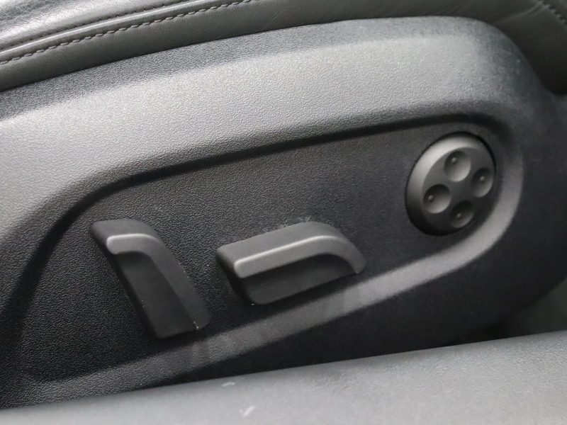 アウディ R8 4.2FSI ｸﾜﾄﾛ ｴｸｽｸﾙｰｼﾌﾞ&ﾚｻﾞｰPKG　後期ﾓﾃﾞﾙ 黒革 純正ﾅﾋﾞTV Bｶﾒﾗ Bluetooth ｶｰﾎﾞﾝﾃﾞｺﾗﾃｨﾌﾞﾊﾟﾈﾙ ｶｰﾎﾞﾝｼｸﾞﾏｻｲﾄﾞﾌﾞﾚｰｷ ｶｰﾎﾞﾝﾄﾞｱﾐﾗｰﾊｳｼﾞﾝｸﾞ LEDﾍｯﾄﾞﾗｲﾄ PTS ｸﾙｺﾝ 可変ﾊﾞﾙﾌﾞ 19ｲﾝﾁ5ｽﾎﾟｰｸAW(ﾁﾀﾝﾙｯｸ)