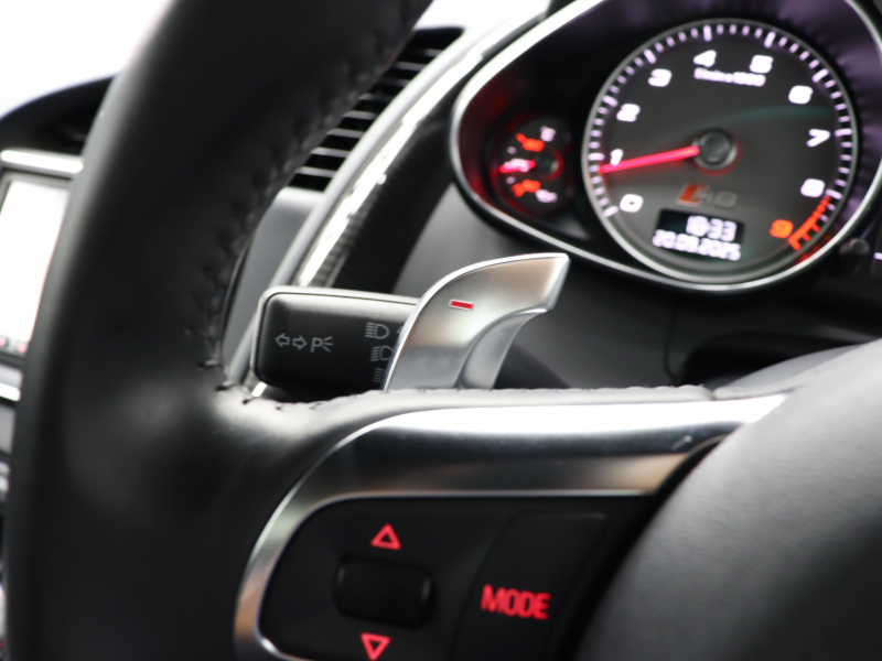 アウディ R8 4.2FSI ｸﾜﾄﾛ ｴｸｽｸﾙｰｼﾌﾞ&ﾚｻﾞｰPKG　後期ﾓﾃﾞﾙ 黒革 純正ﾅﾋﾞTV Bｶﾒﾗ Bluetooth ｶｰﾎﾞﾝﾃﾞｺﾗﾃｨﾌﾞﾊﾟﾈﾙ ｶｰﾎﾞﾝｼｸﾞﾏｻｲﾄﾞﾌﾞﾚｰｷ ｶｰﾎﾞﾝﾄﾞｱﾐﾗｰﾊｳｼﾞﾝｸﾞ LEDﾍｯﾄﾞﾗｲﾄ PTS ｸﾙｺﾝ 可変ﾊﾞﾙﾌﾞ 19ｲﾝﾁ5ｽﾎﾟｰｸAW(ﾁﾀﾝﾙｯｸ)